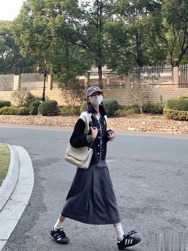 春天漂亮衣服太多了！10套日常穿衣模板每天美得不重样(图6)