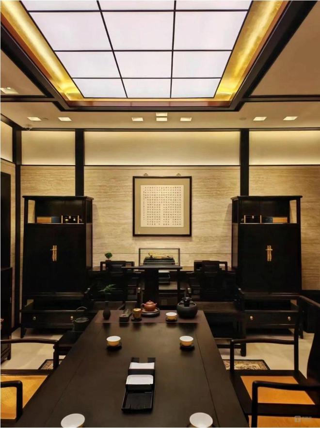 接盘买奢侈品的贵妇们老铺黄金的“排队”之道(图2)